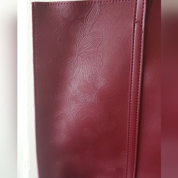 Mellow World Sadie Re Floral Embellished Tote Bag Burgandy - Picture 6 of 6